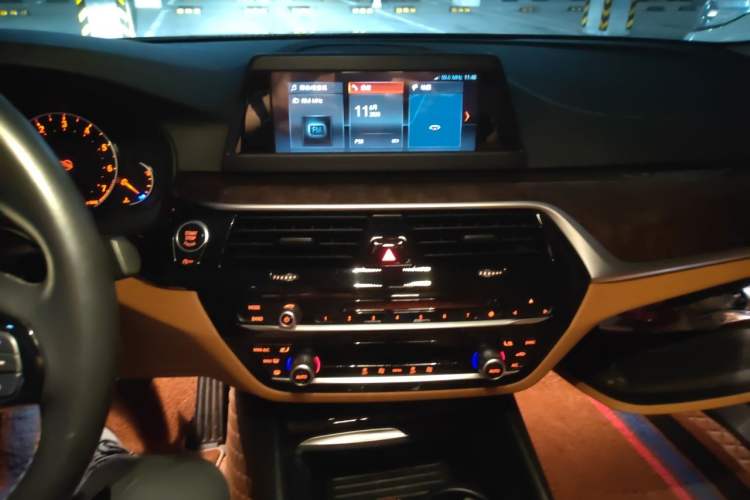 Used BMW 5 Series 2018 528Li Launch Special Edition Audio And AC Panel
