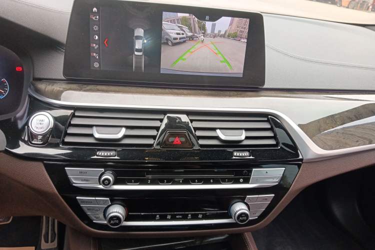 Used BMW 5 Series 2018 525Li M Sport Package Audio And AC Panel
