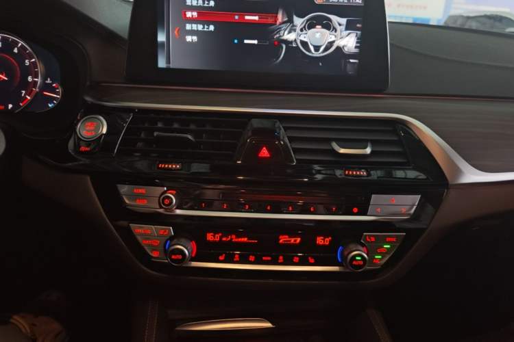 Used BMW 5 Series 2018 Revised Version 530Li Leading Edition Luxury Package Audio And AC Panel