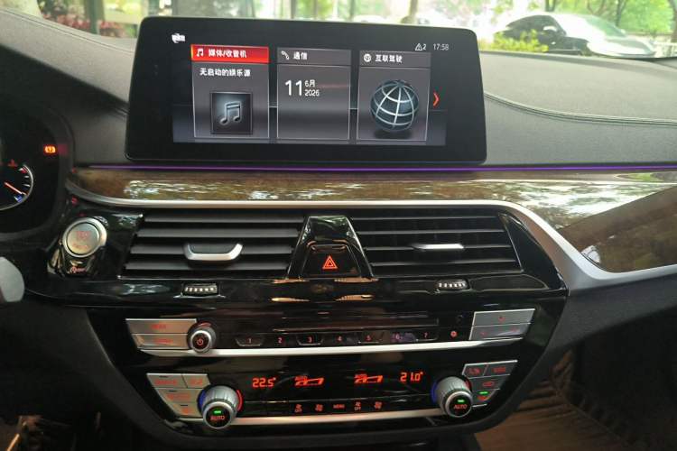 Used BMW 5 Series 2018 525Li Luxury Package Audio And AC Panel