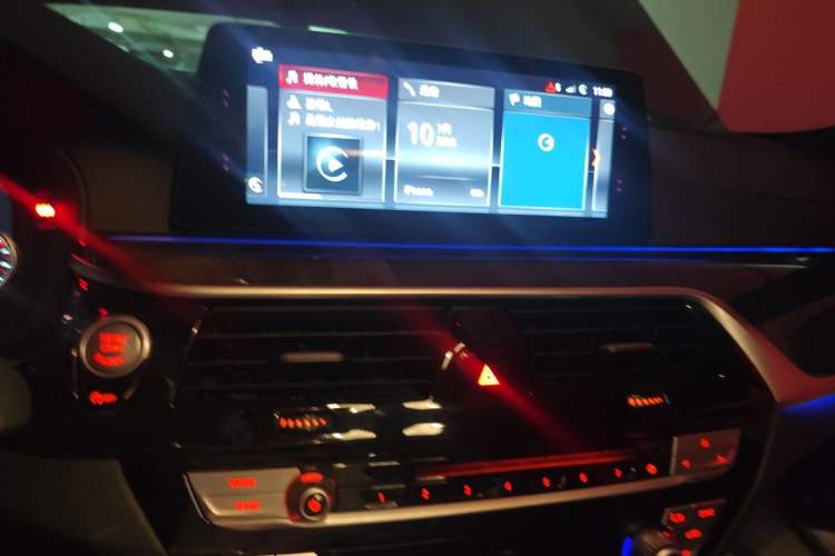 Used BMW 5 Series 2018 525Li M Sport Package Audio And AC Panel