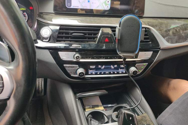 Used BMW 5 Series 2018 Restyled 530Li Luxury Edition M Sport Package Audio And AC Panel