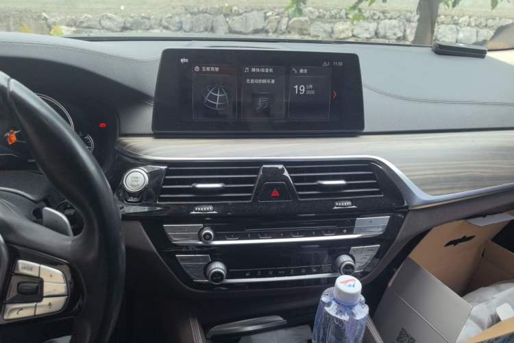 Used BMW 5 Series 2018 Revised Version 530Li Leading Edition Luxury Package Audio And AC Panel