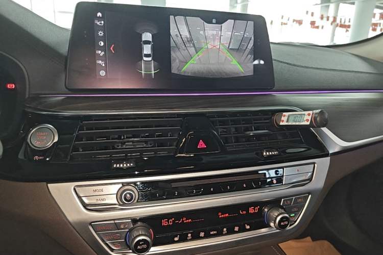 Used BMW 5 Series 2018 Facelifted 530Li xDrive Luxury Package Audio And AC Panel