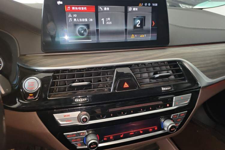 Used BMW 5 Series 2018 530Li Luxury Edition Premium Package Audio And AC Panel