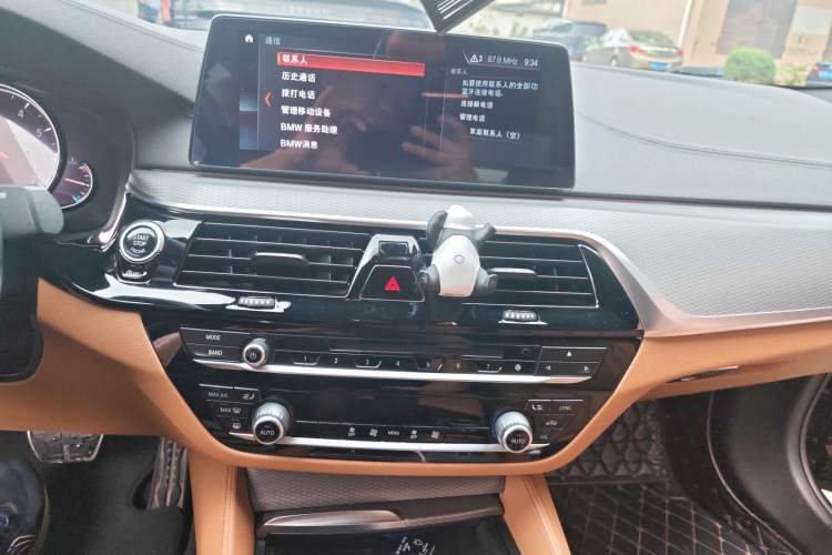Used BMW 5 Series 2018 525i M Sport Package Audio And AC Panel