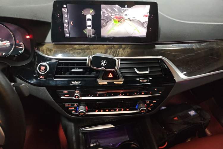 Used BMW 5 Series 2018 530Li Leading Model M Sport Package Audio And AC Panel