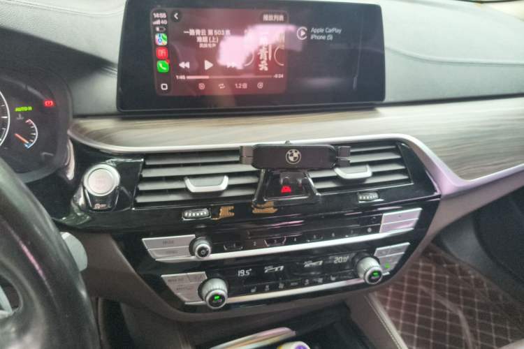 Used BMW 5 Series 2018 Revised Version 530Li Leading Edition Luxury Package Audio And AC Panel