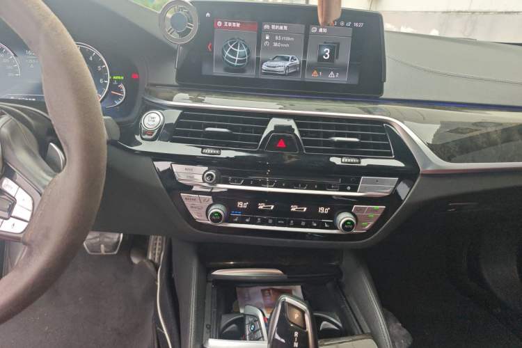 Used BMW 5 Series 2018 Restyled 530Li Leading Edition M Sport Package Audio And AC Panel