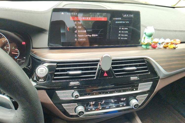 Used BMW 5 Series 2018 530Li Leading Edition Luxury Package Audio And AC Panel