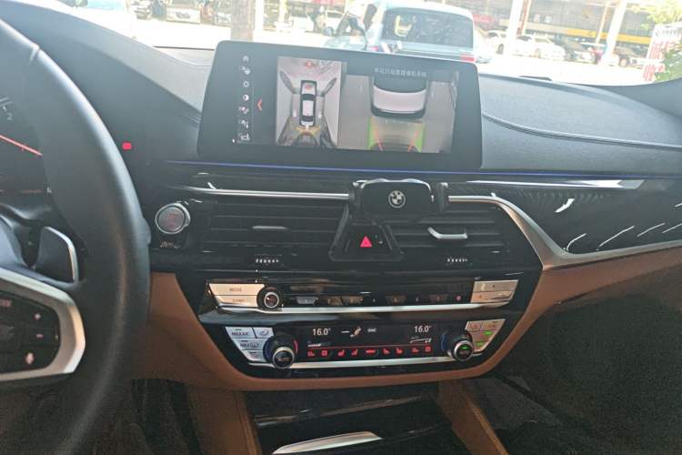 Used BMW 5 Series 2018 Restyled 530Li Luxury Edition M Sport Package Audio And AC Panel
