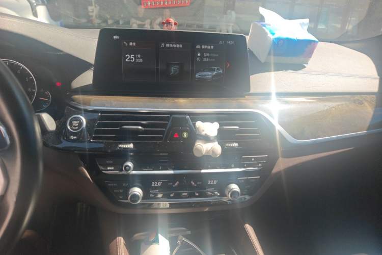 Used BMW 5 Series 2018 540i M Sport Package Audio And AC Panel