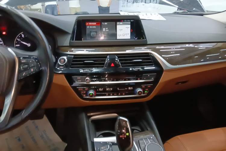 Used BMW 5 Series 2018 528Li Launch Special Edition Audio And AC Panel