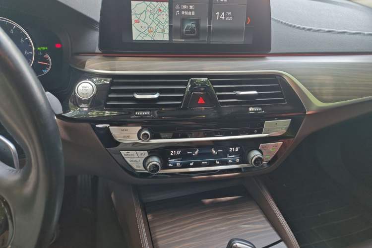 Used BMW 5 Series 2018 Facelifted 530Li xDrive Luxury Package Audio And AC Panel