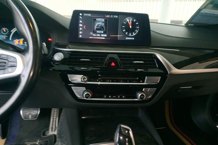 Used BMW 5 Series 2018 525Li M Sport Package Audio And AC Panel