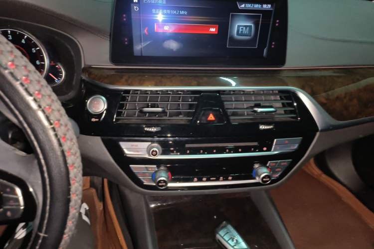 Used BMW 5 Series 2018 525Li Luxury Package Audio And AC Panel