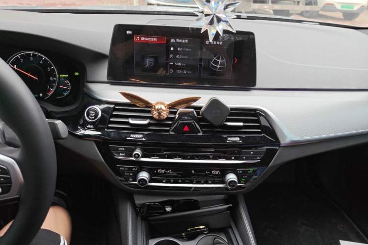 Used BMW 5 Series 2018 530Li xDrive M Sport Package Audio And AC Panel