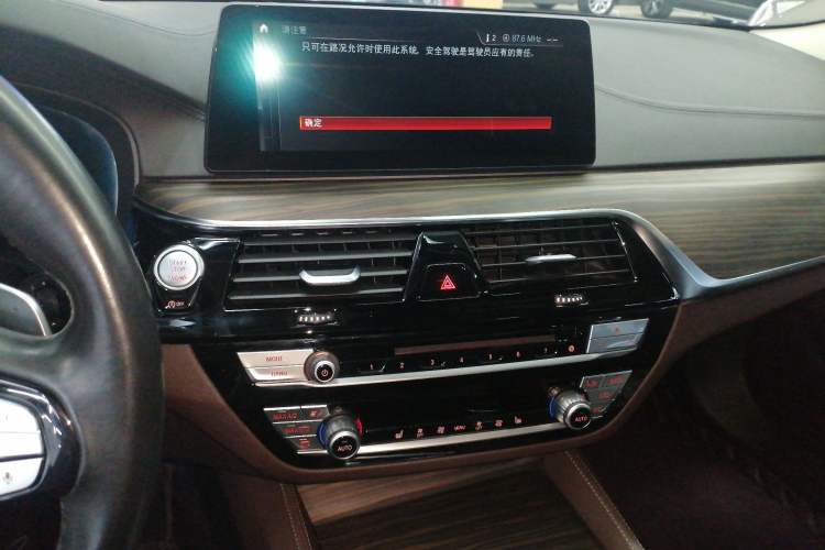Used BMW 5 Series 2018 530Li xDrive Luxury Package Audio And AC Panel