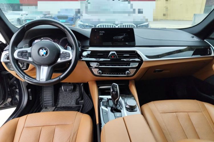 Used BMW 5 Series 2018 Facelifted 530Li xDrive M Sport Package Center Console