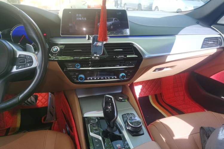 Used BMW 5 Series 2018 530Li Luxury Edition M Sport Package Center Console
