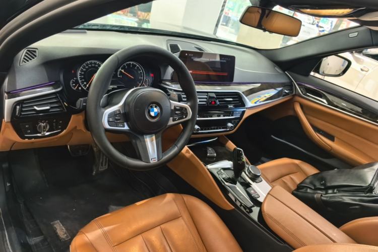 Used BMW 5 Series 2018 530Li Leading Model M Sport Package Center Console