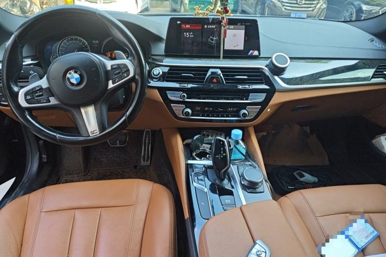 Used BMW 5 Series 2018 Facelifted 530Li xDrive M Sport Package Center Console