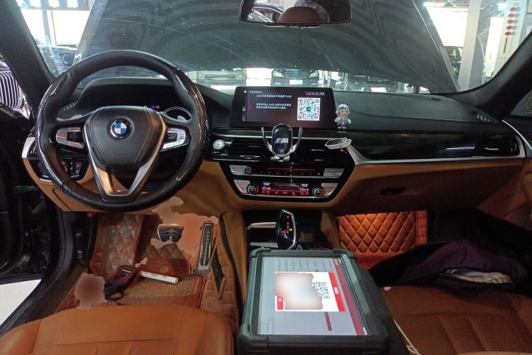 Used BMW 5 Series 2018 Restyled 530Li Leading Edition M Sport Package Center Console