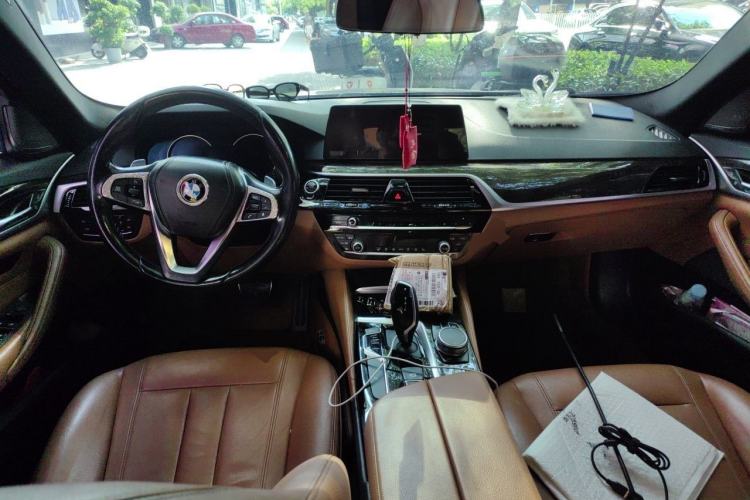 Used BMW 5 Series 2018 530Li Leading Model M Sport Package Center Console
