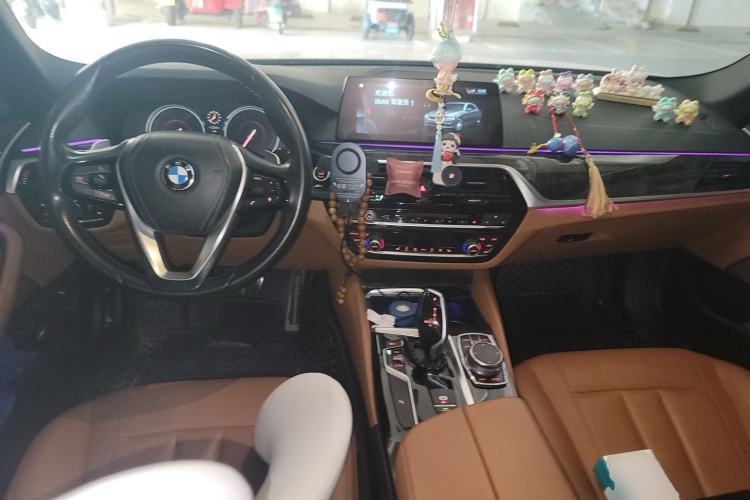 Used BMW 5 Series 2018 530Li Leading Model M Sport Package Center Console
