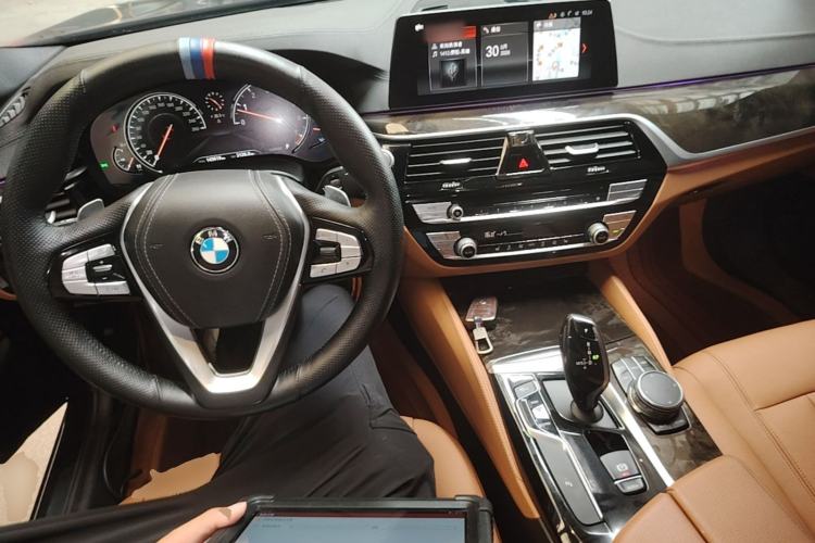 Used BMW 5 Series 2018 Restyled 530Li Leading Edition M Sport Package Center Console