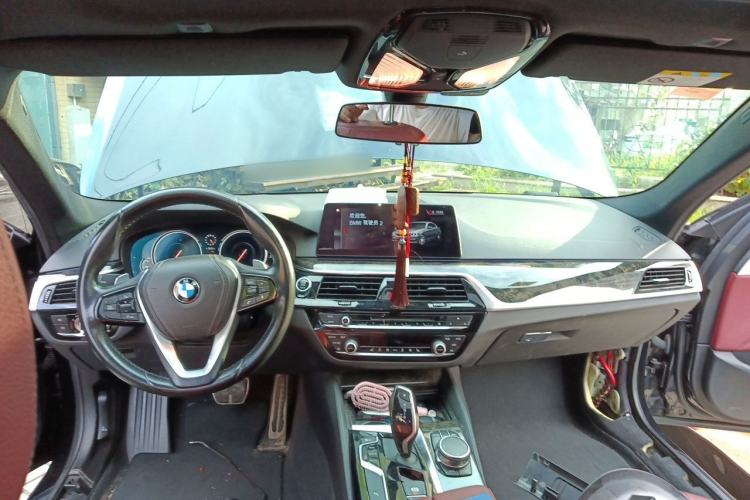 Used BMW 5 Series 2018 530Li Leading Model M Sport Package Center Console