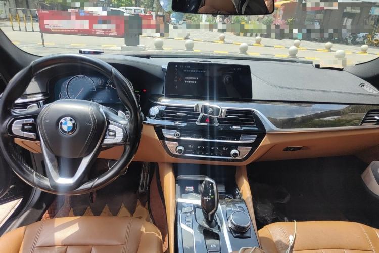 Used BMW 5 Series 2018 Restyled 530Li Leading Edition M Sport Package Center Console
