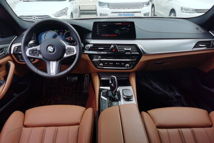 Used BMW 5 Series 2018 525i M Sport Package Center Console