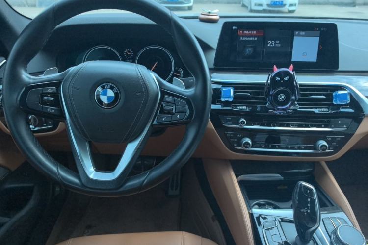 Used BMW 5 Series 2018 530Li Leading Model M Sport Package Center Console