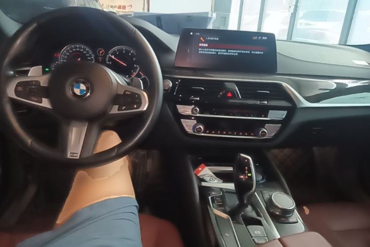 Used BMW 5 Series 2018 Facelifted 530Li xDrive M Sport Package Center Console