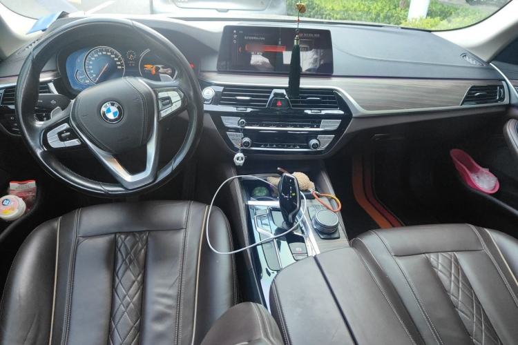 Used BMW 5 Series 2018 Facelifted 530Li xDrive Luxury Package Center Console