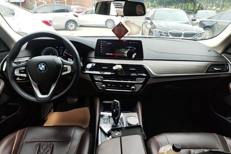 Used BMW 5 Series 2018 Facelifted 530Li xDrive Luxury Package Center Console