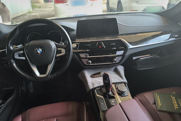 Used BMW 5 Series 2018 Restyled 530Li Leading Edition M Sport Package Center Console