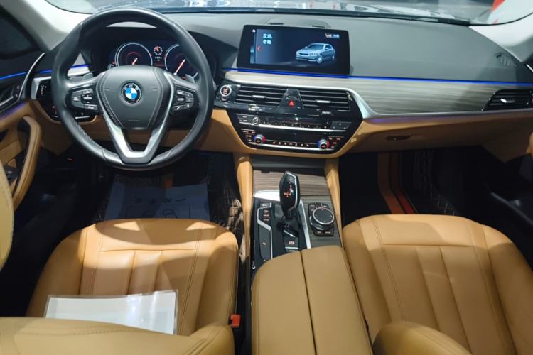 Used BMW 5 Series 2018 530Li xDrive Luxury Package Center Console