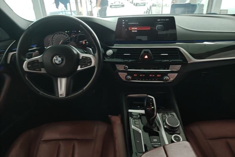Used BMW 5 Series 2018 530Li Leading Model M Sport Package Center Console
