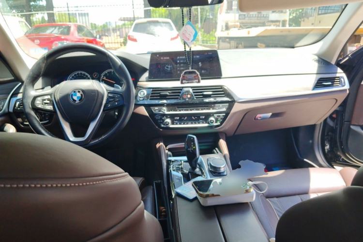 Used BMW 5 Series 2018 540Li Executive Edition Center Console