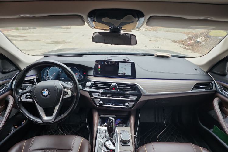 Used BMW 5 Series 2018 Facelifted 530Li Luxury Edition Premium Package Center Console