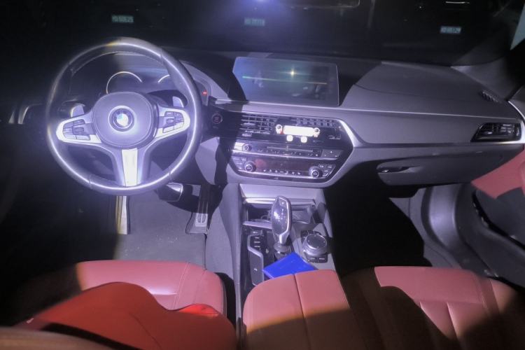 Used BMW 5 Series 2018 530Li Leading Model M Sport Package Center Console