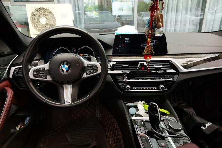 Used BMW 5 Series 2018 530Li Leading Model M Sport Package Center Console