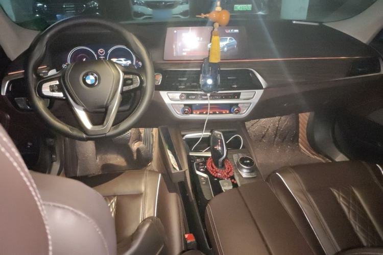 Used BMW 5 Series 2018 Facelifted 530Li Luxury Edition Premium Package Center Console