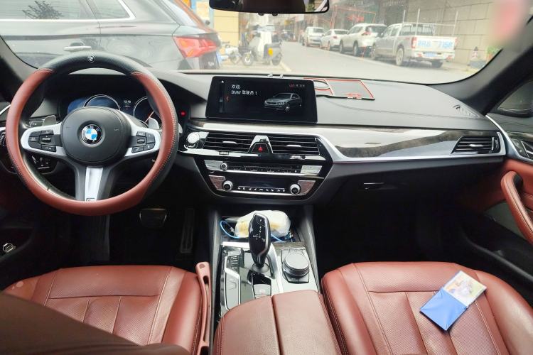 Used BMW 5 Series 2018 Restyled 530Li Luxury Edition M Sport Package Center Console