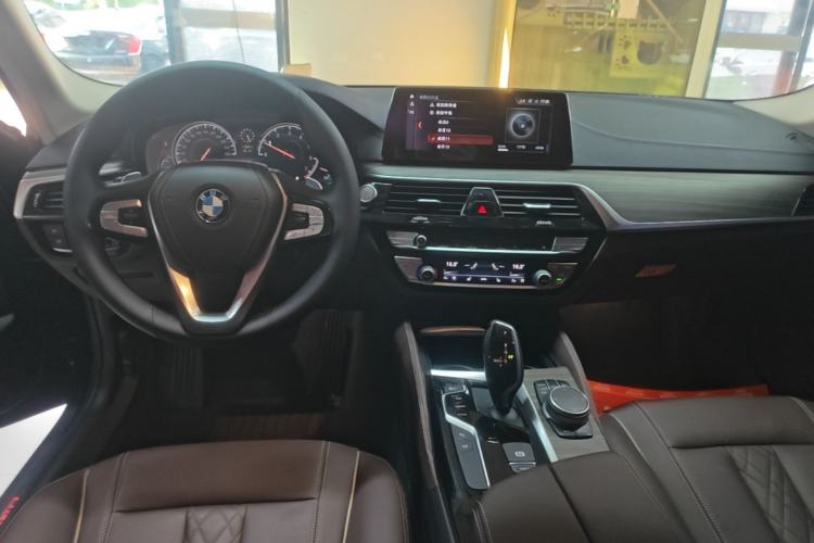 Used BMW 5 Series 2018 Facelifted 530Li Luxury Edition Premium Package Center Console