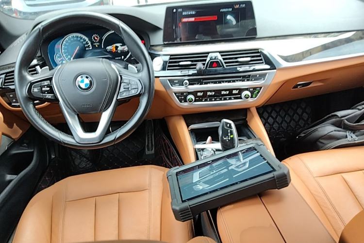 Used BMW 5 Series 2018 530Li Leading Model M Sport Package Center Console