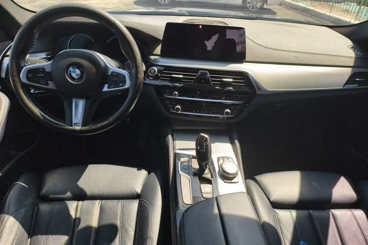Used BMW 5 Series 2018 525i M Sport Package Center Console