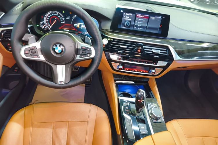 Used BMW 5 Series 2018 Restyled 530Li Luxury Edition M Sport Package Center Console